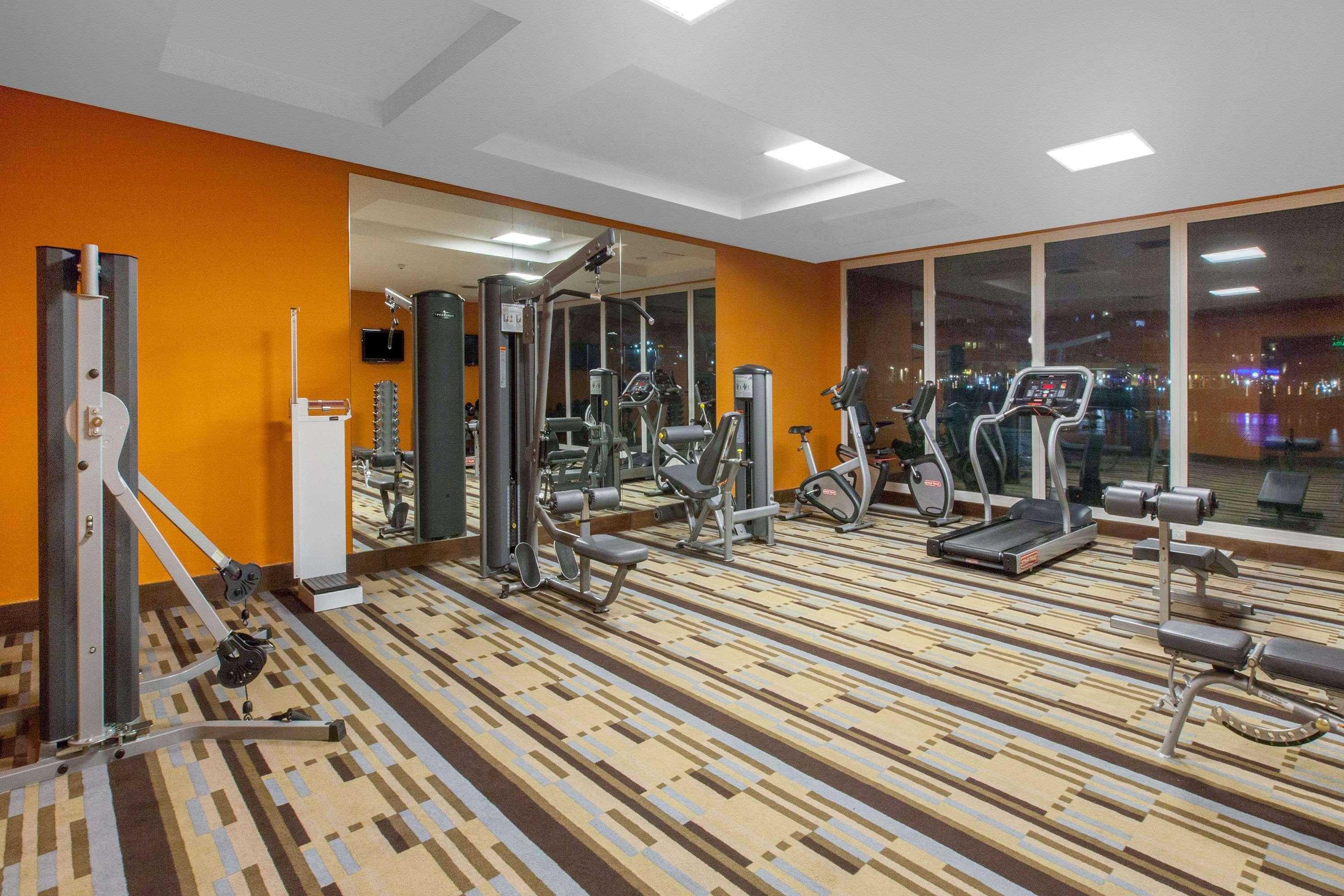 Wyndham Nordelta Tigre - Buenos Aires Ξενοδοχείο Εξωτερικό φωτογραφία The gym at the hotel