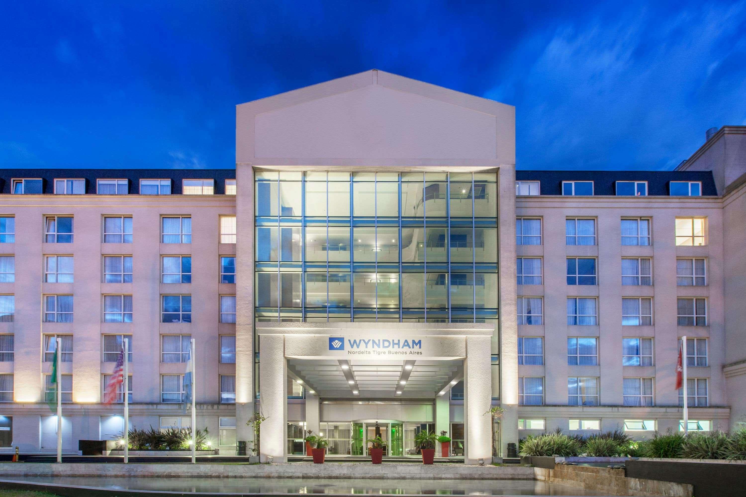 Wyndham Nordelta Tigre - Buenos Aires Ξενοδοχείο Εξωτερικό φωτογραφία The hotel at night